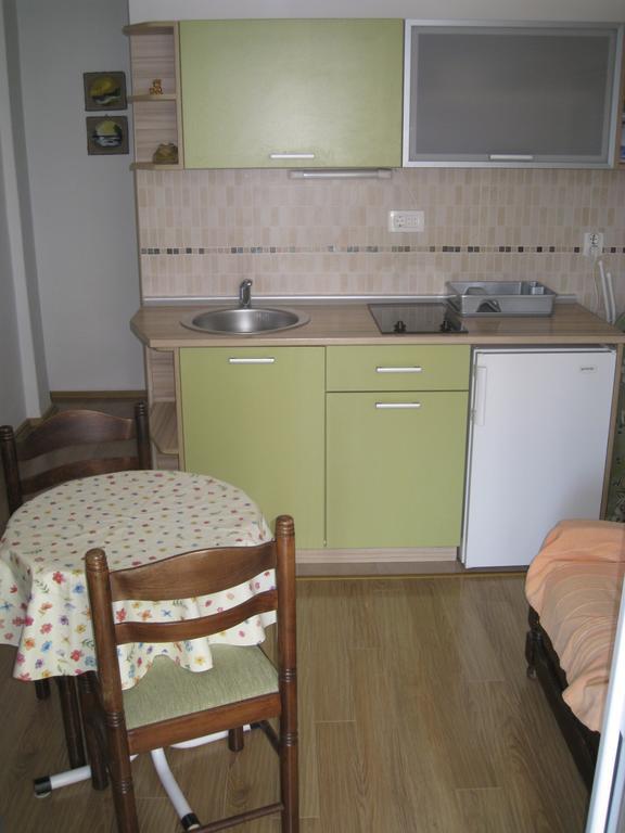 Apartmani Famelja Jovanovic Sveti Stefan Cameră foto